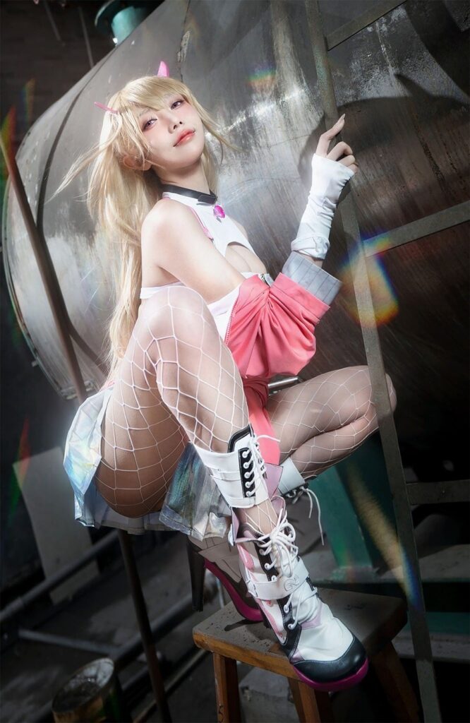 ผลงานคอสเพลย์เป็น Viper จาก NIKKE ฝีมือสาวจีนสุดคิ้วท์ 9 Viper NIKKE Cosplay by zly