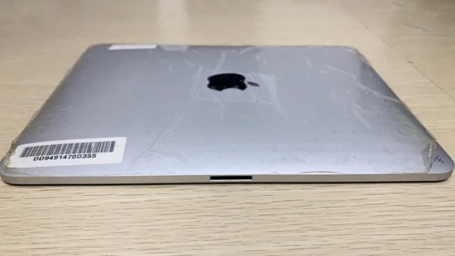 เผยภาพต้นแบบ iPad รุ่นแรกที่มีพอร์ต 30 pin ถึง 2 พอร์ต 2 เผยภาพต้นแบบ iPad รุ่นแรกที่มีพอร์ต 30 pin ถึง 2 พอร์ต