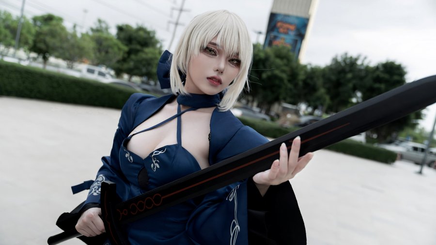 คอสเพลย์ Saber จาก Fate/Grand Order ในชุด Alter สุดขาว 3 Saber FateGrand Order Cosplay by Ahri