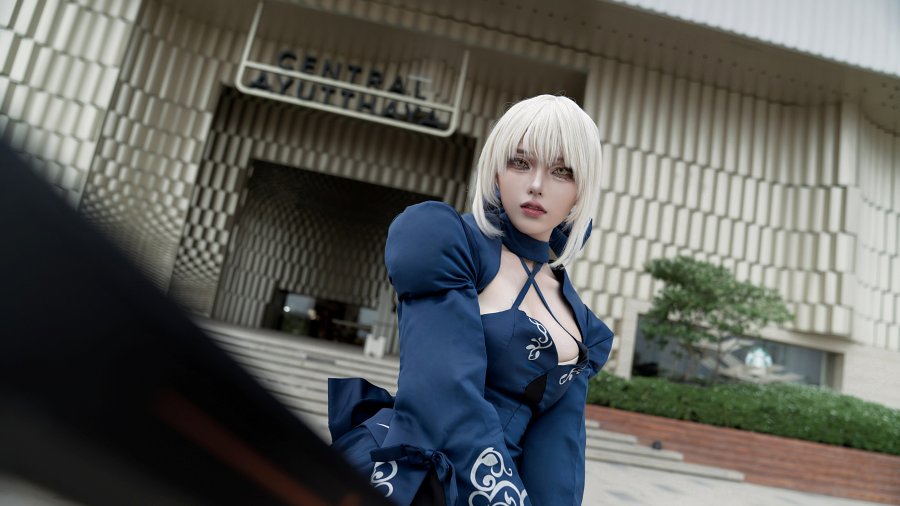 คอสเพลย์ Saber จาก Fate/Grand Order ในชุด Alter สุดขาว 7 Saber FateGrand Order Cosplay by Ahri