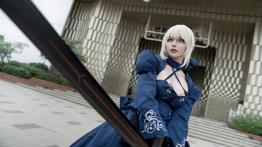 คอสเพลย์ Saber จาก Fate/Grand Order ในชุด Alter สุดขาว 8 Saber FateGrand Order Cosplay by Ahri