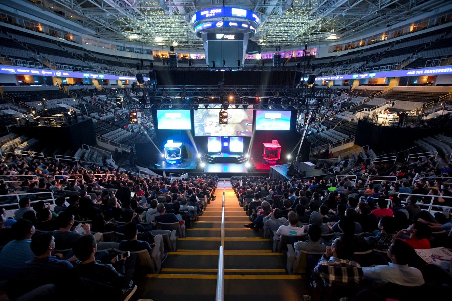 วิจัยชี้ชัด! เกมเมอร์นิยม 'ดู' มากกว่า 'เล่น' เอง 2 Gamers Prefer Watching Over Playing
