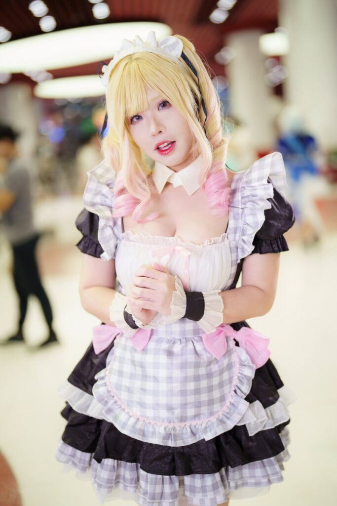 คอสเพลย์ Marin จาก My Dress-Up Darling ในชุดเมดน้อยกลอยใจ 2 Marin My Dress-Up Darling Cosplay by