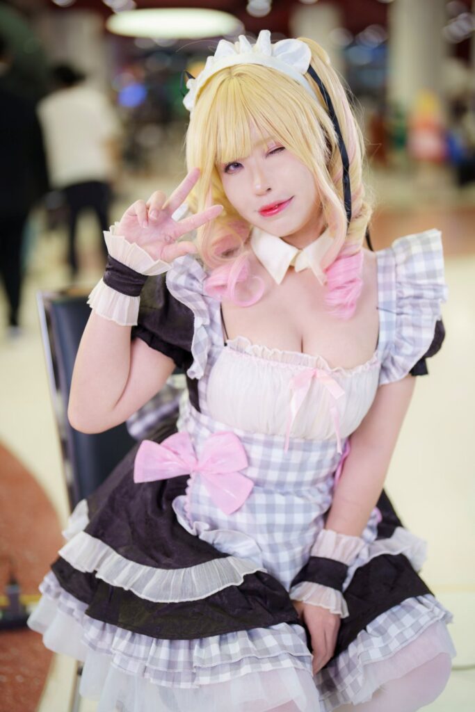 คอสเพลย์ Marin จาก My Dress-Up Darling ในชุดเมดน้อยกลอยใจ 4 Marin My Dress-Up Darling Cosplay by