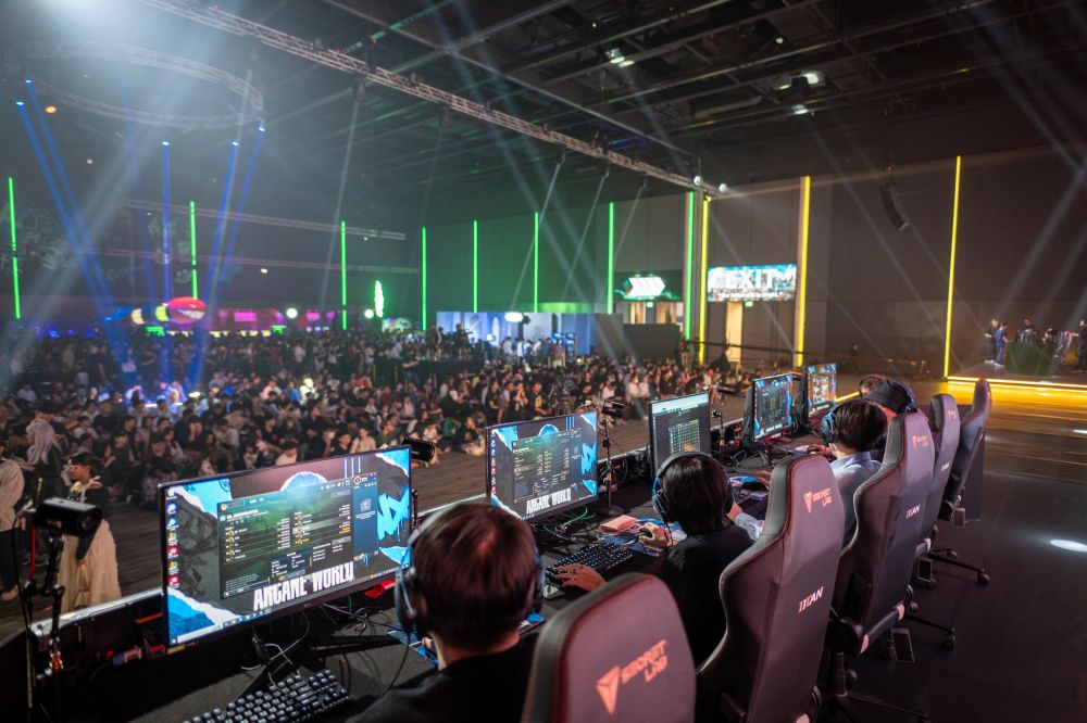 คนรัก Arcane ไม่ผิดหวัง! ปิดฉาก ‘Arcane World’ สุดปังสมฐานะอีเวนต์แห่งปีของจักรวาล League of Legends 13 คนรัก Arcane ไม่ผิดหวัง! ปิดฉาก ‘Arcane World’ สุดปังสมฐานะอีเวนต์แห่งปีของจักรวาล League of Legends