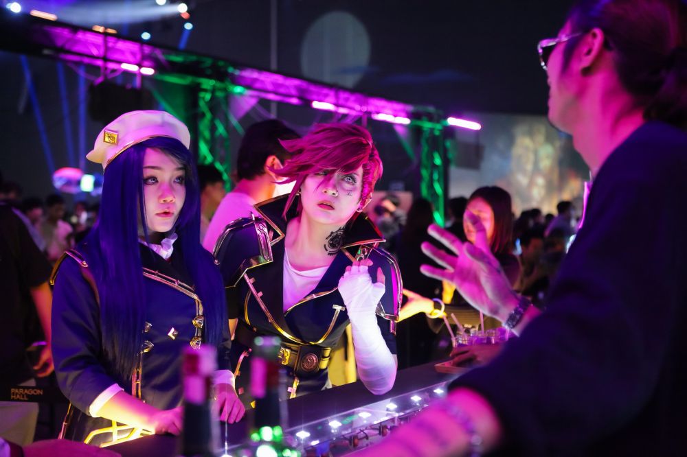 คนรัก Arcane ไม่ผิดหวัง! ปิดฉาก ‘Arcane World’ สุดปังสมฐานะอีเวนต์แห่งปีของจักรวาล League of Legends 18 คนรัก Arcane ไม่ผิดหวัง! ปิดฉาก ‘Arcane World’ สุดปังสมฐานะอีเวนต์แห่งปีของจักรวาล League of Legends