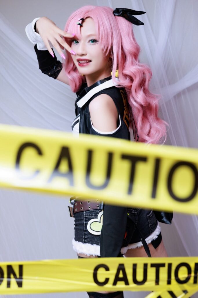 คุณสารินโชว์คอสเพลย์ Nicole จาก Zenless Zone Zero 10 Nicole Zenless Zone Zero Cosplay by Sarin