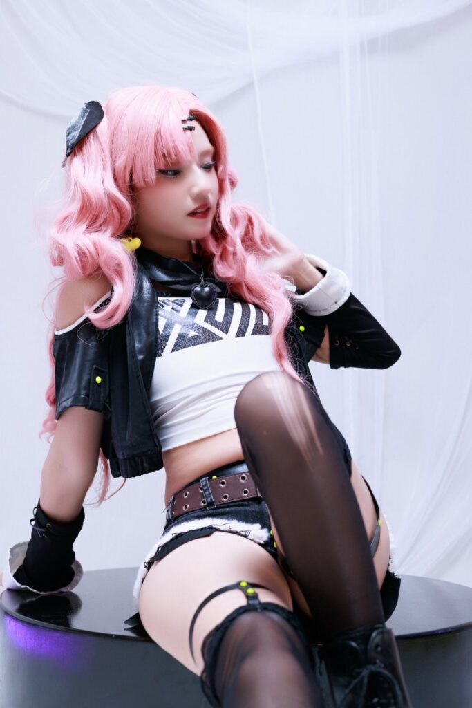 คุณสารินโชว์คอสเพลย์ Nicole จาก Zenless Zone Zero 3 Nicole Zenless Zone Zero Cosplay by Sarin