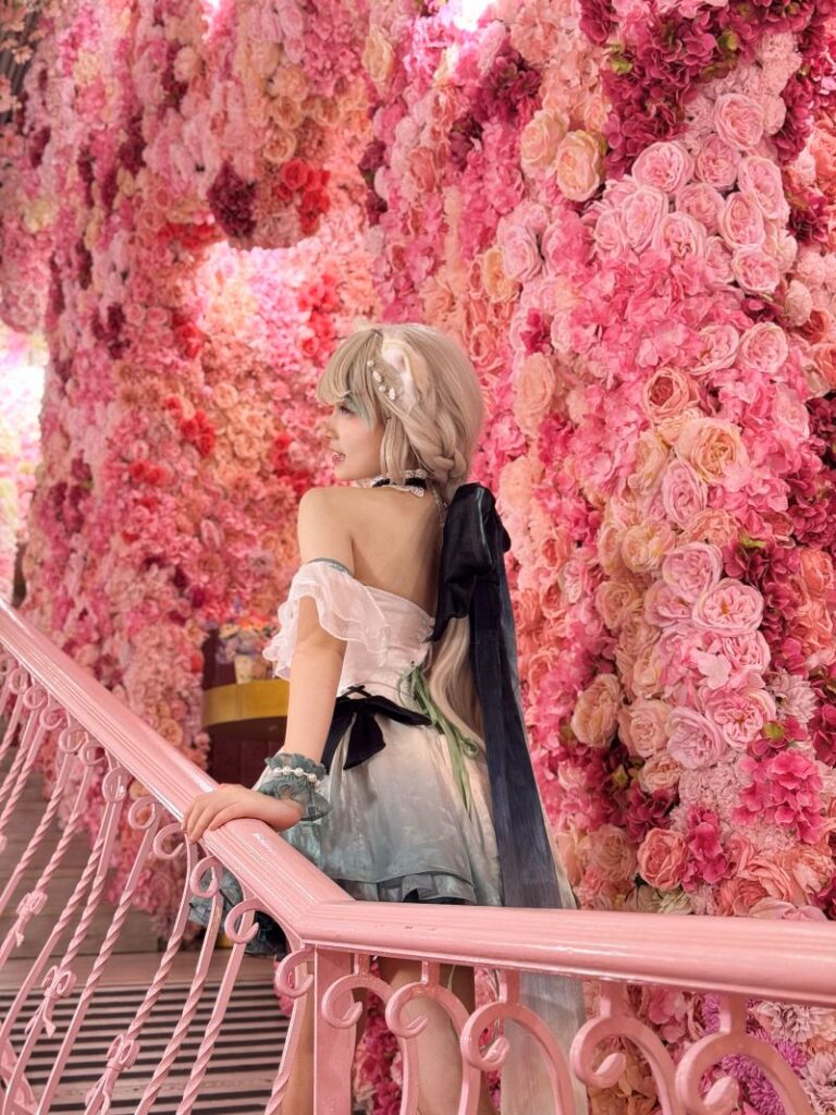 คอสเพลย์ Lynette จาก Genshin Impact จากสาวน้อยอายุ 15 2 Lynette Genshin Impact Cosplay by Tonyok