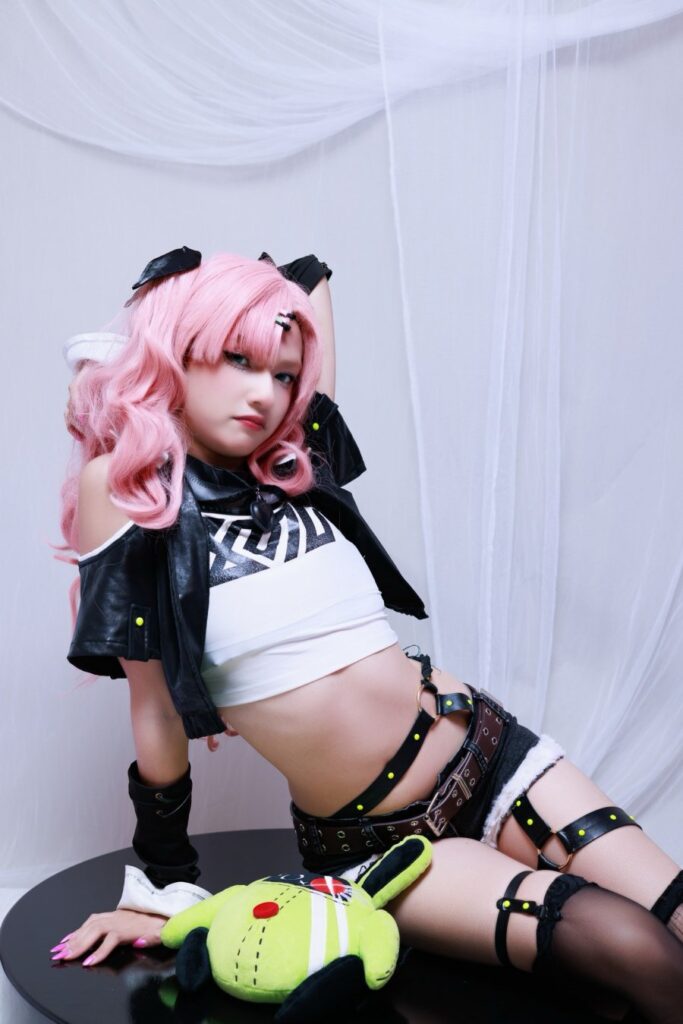 คุณสารินโชว์คอสเพลย์ Nicole จาก Zenless Zone Zero 8 Nicole Zenless Zone Zero Cosplay by Sarin