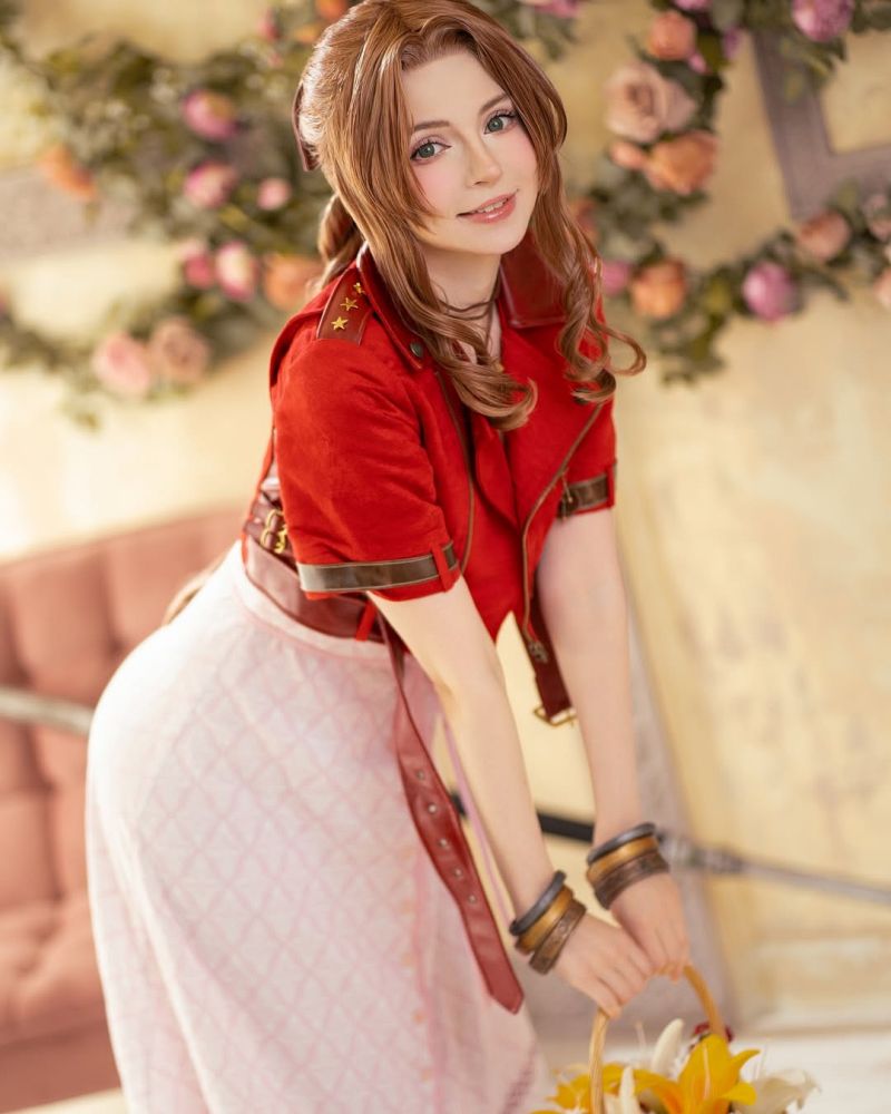 คอสเพลย์ Aerith จาก Final Fantasy VII Rebirth จากสาวโมเดลต้นแบบ 4 Aerith Final Fantasy VII Rebirth Cosplay by Peachmilky