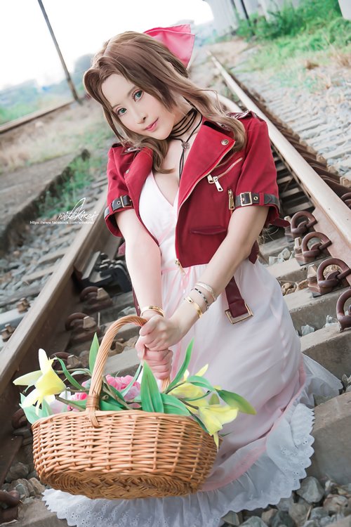 ส่อง 4 สาวไทยเปลี่ยนลุคเป็น Aerith จากเกม Final Fantasy VII Remake