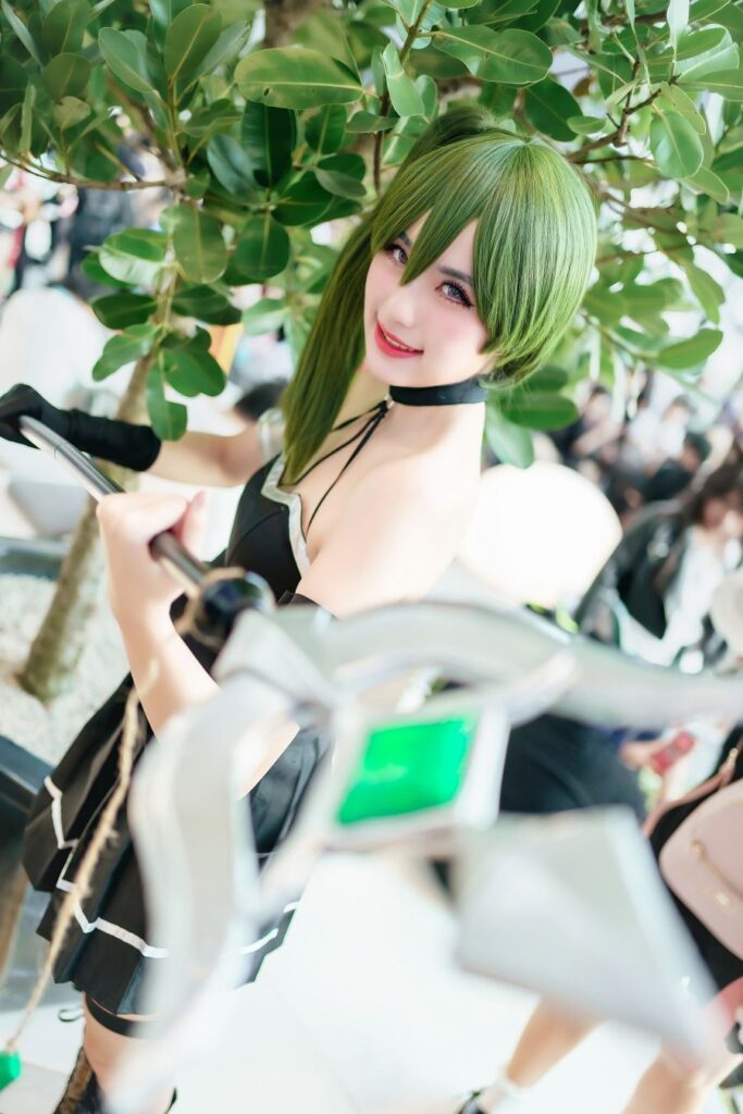 คุณซีแปลงโฉมเป็น Ubel จาก Frieren: Beyond Journey's End ได้ทั้งเท่และน่ารัก 3 Ubel Frieren Beyond Journeys End Cosplay by Cee