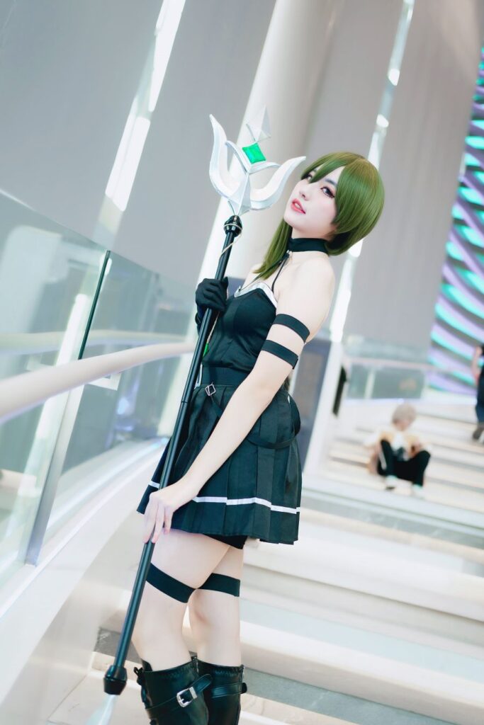 คุณซีแปลงโฉมเป็น Ubel จาก Frieren: Beyond Journey's End ได้ทั้งเท่และน่ารัก 7 Ubel Frieren Beyond Journeys End Cosplay by Cee