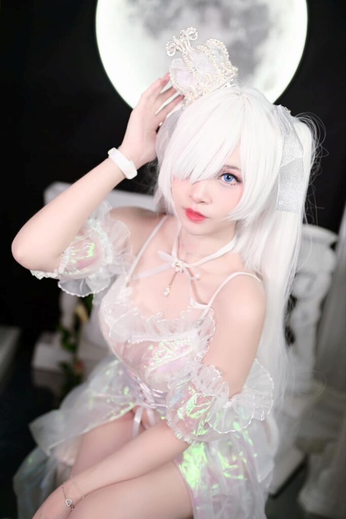 คอสเพลย์ Cinderella จาก NIKKE ในสกิน Glass Princess สุดเซ็กซี่ 4 Cinderella NIKKE Cosplay by Rina