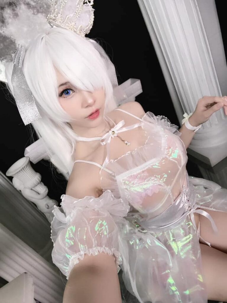คอสเพลย์ Cinderella จาก NIKKE ในสกิน Glass Princess สุดเซ็กซี่ 5 Cinderella NIKKE Cosplay by Rina