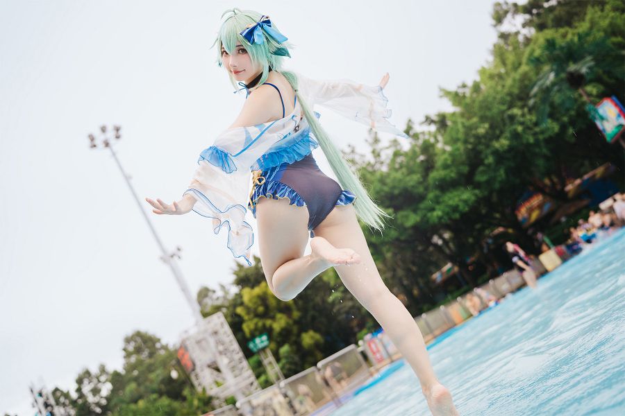 คอสเพลย์ Sucrose จาก Genshin Impact ในชุดว่ายน้ำ 3 Sucrose Genshin Impact Cosplay by sanshiya
