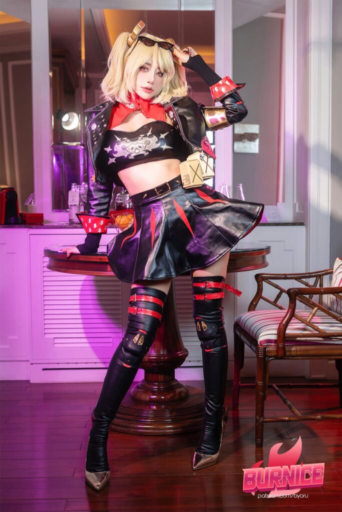 Byoru อวดความสวยแซ่บในลุคของ Burnice White จาก Zenless Zone Zero 2 Burnice White Zenless Zone Zero Cosplay by Byoru