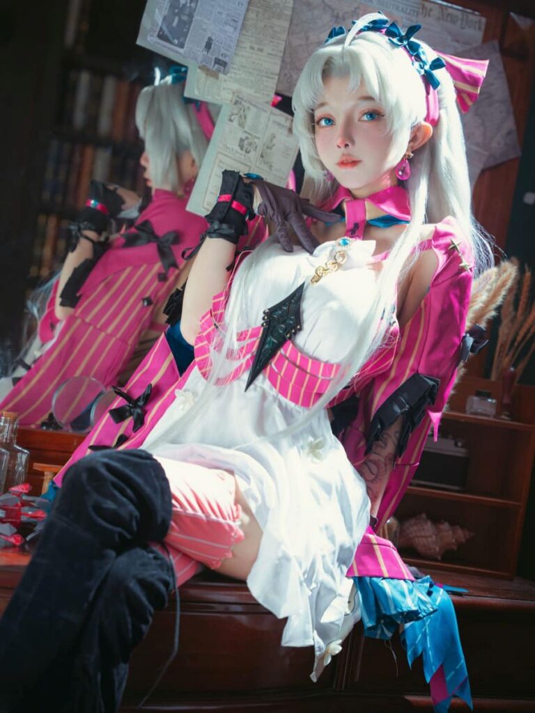 Carlotta Wuthering Waves Cosplay by Le Josette