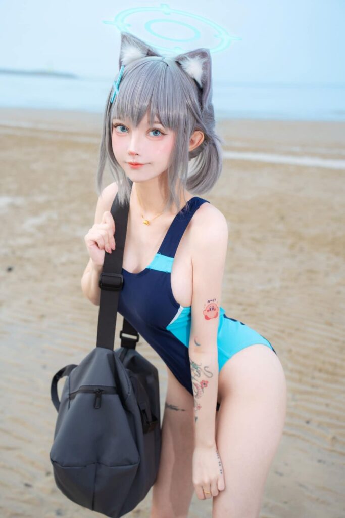สาวสุดคิ้วท์โชว์ผลงานคอสเพลย์ Shiroko จาก Blue Archive 3 Shiroko Blue Archive Cosplay by Le Josette