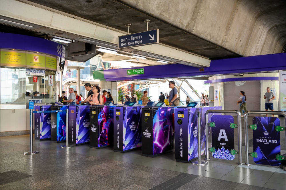 Riot Games พลิกโฉม BTS พร้อมพงษ์ ต้อนรับ 8 สุดยอดทีมจากทั่วโลกสู้ศึก VALORANT Masters Bangkok 2025! 6 Riot Games พลิกโฉม BTS พร้อมพงษ์ ต้อนรับ 8 สุดยอดทีมจากทั่วโลกสู้ศึก VALORANT Masters Bangkok 2025!