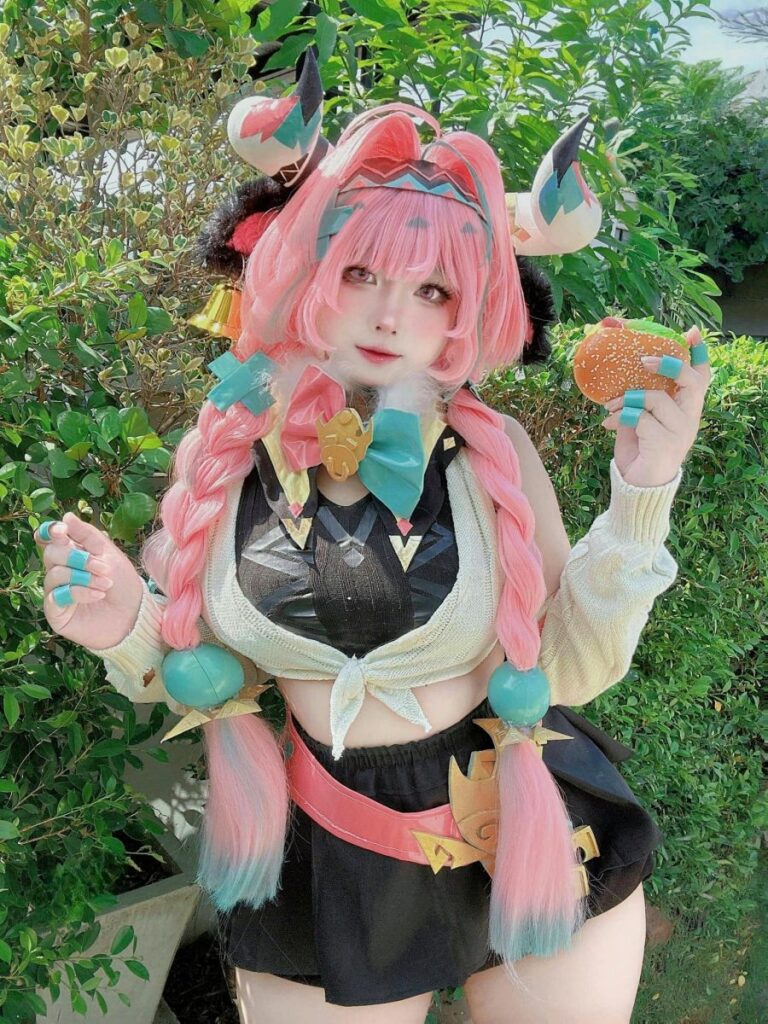 Varesa Genshin Impact Cosplay by venus