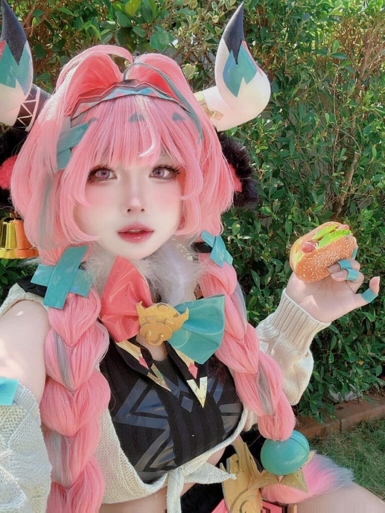 Varesa Genshin Impact Cosplay by venus