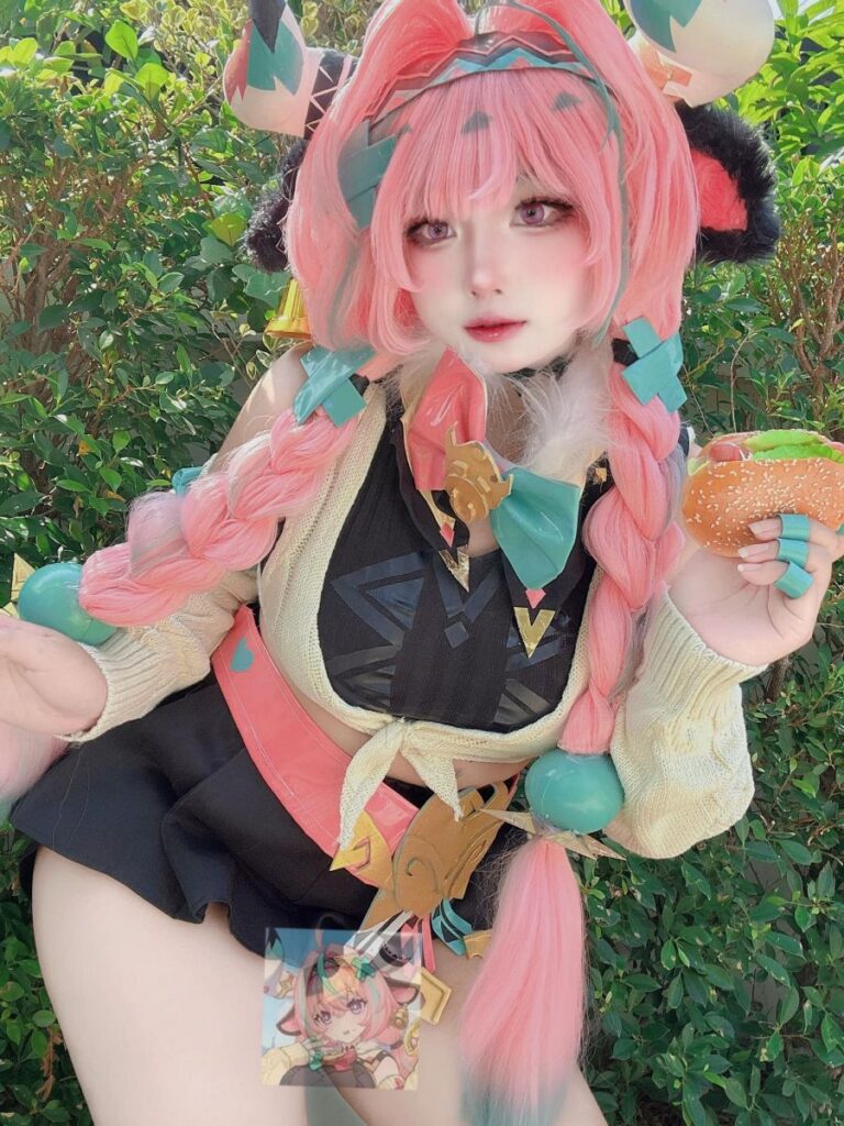 Varesa Genshin Impact Cosplay by venus