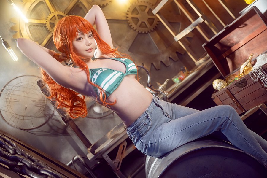 Hachi小芭 แปลงโฉมเป็น Nami จาก One Piece ในชุดตัวเก่ง 4 Nami One Piece Cosplay by Hachi