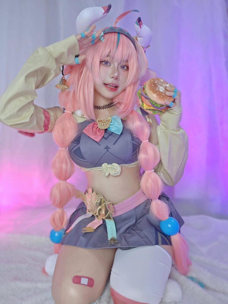 Varesa Genshin Impact Cosplay by Miwki Min