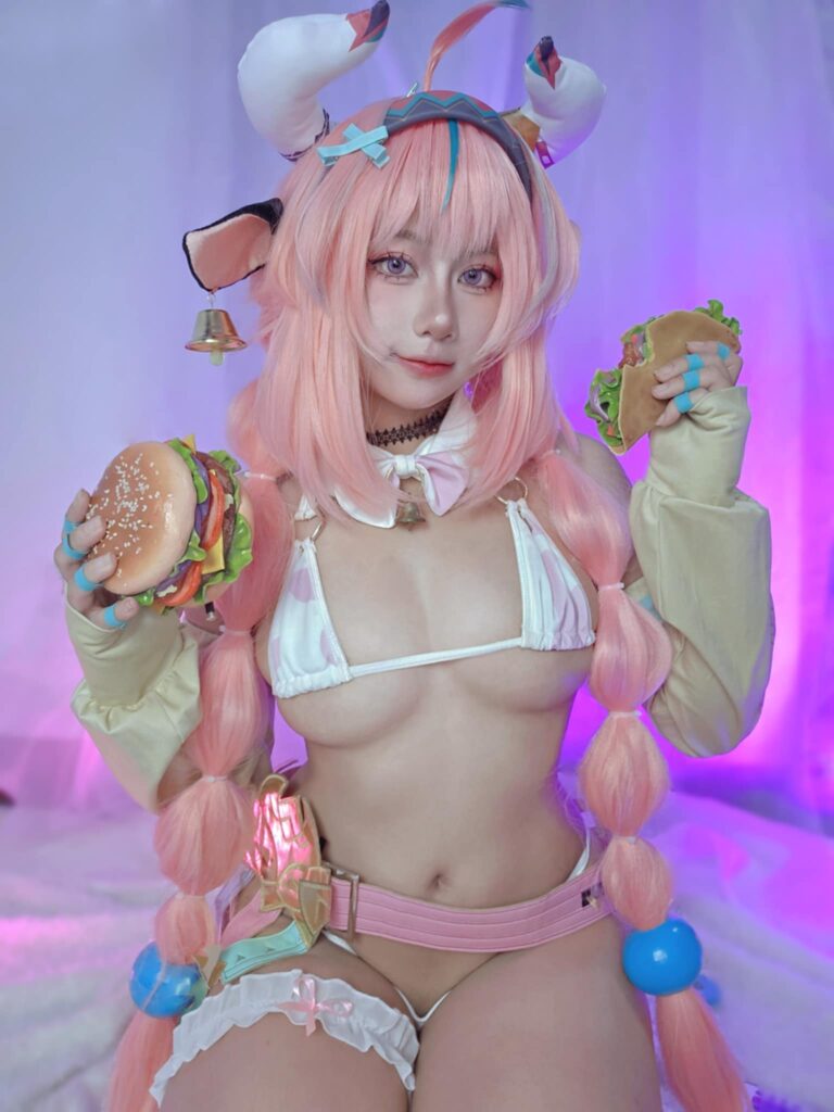 Varesa Genshin Impact Cosplay by Miwki Min