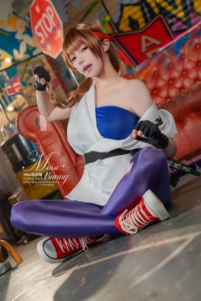 Yaokoututu อวดโฉมในคอสเพลย์ Yuri Sakazaki จาก The King of Fighters XV 7 Yuri Sakazaki The King of Fighters XV Cosplay by Yaokoututu