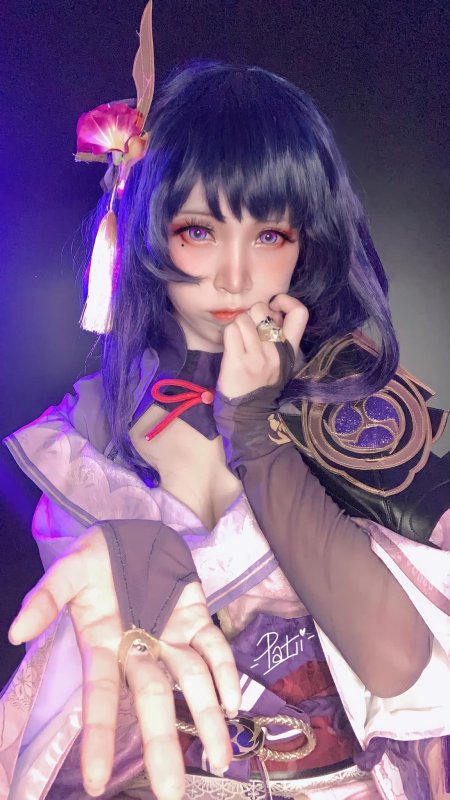 สาวไทยแปลงโฉมเป็น Raiden Shogun พร้อมท่าโพสฝ่าเท้าขยี้ใจ 3 สาวไทยแปลงโฉมเป็น Raiden Shogun พร้อมท่าโพสฝ่าเท้าขยี้ใจ