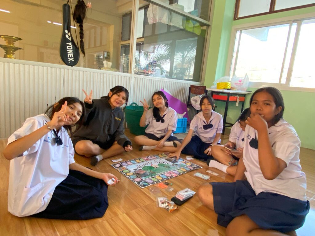 3 ครูไทยโชว์ของ! สร้างบอร์ดเกมใช้พัฒนานักเรียนในชั้นเรียน 12 3 CHM Teachers Board Game
