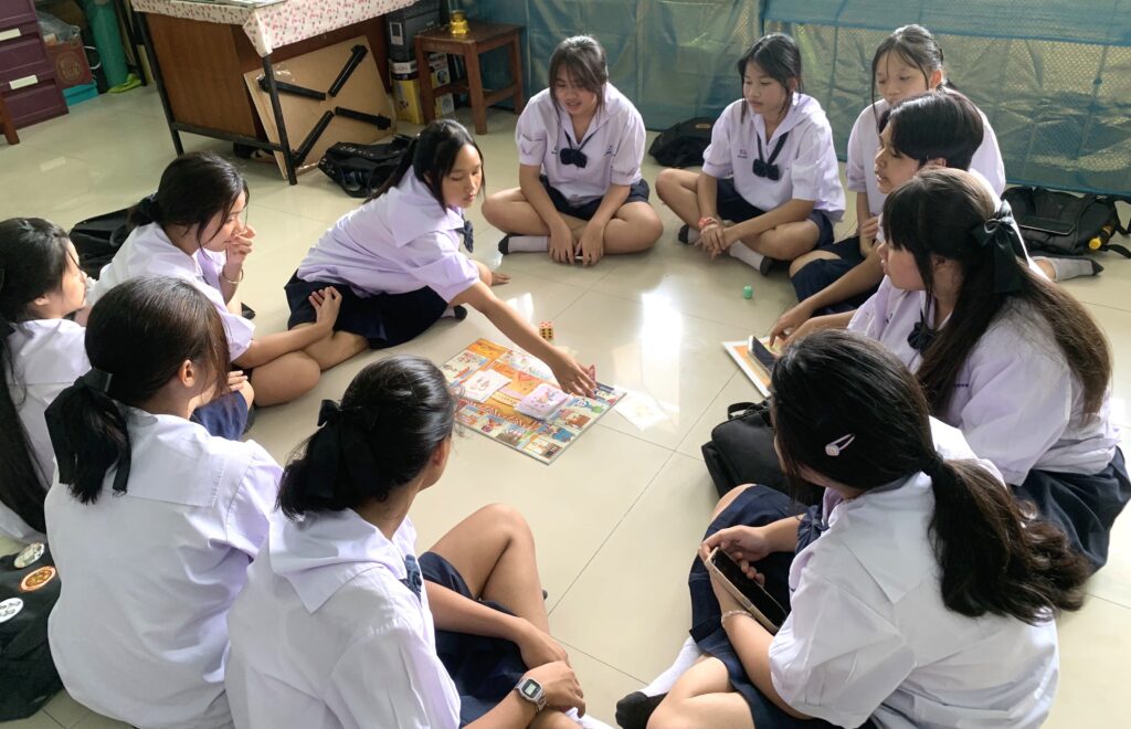 3 ครูไทยโชว์ของ! สร้างบอร์ดเกมใช้พัฒนานักเรียนในชั้นเรียน 9 3 CHM Teachers Board Game