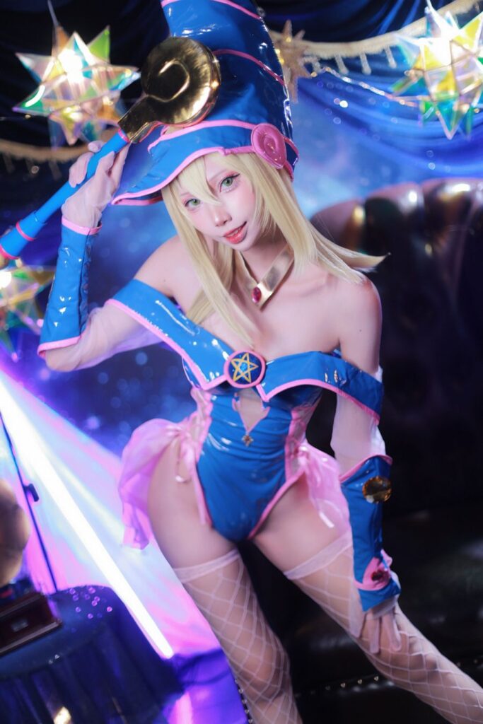 คุณชิโร่จัดเต็มความแซ่บในคอสเพลย์ Black Magician Girl จาก Yu-Gi-Oh! 5 Black Magician Girl Yu-Gi-Oh! Cosplay by Chiro