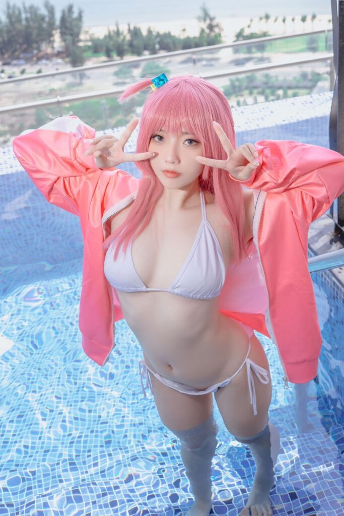 Bocchi Bocchi the Rock! Cosplay by Messie Huang