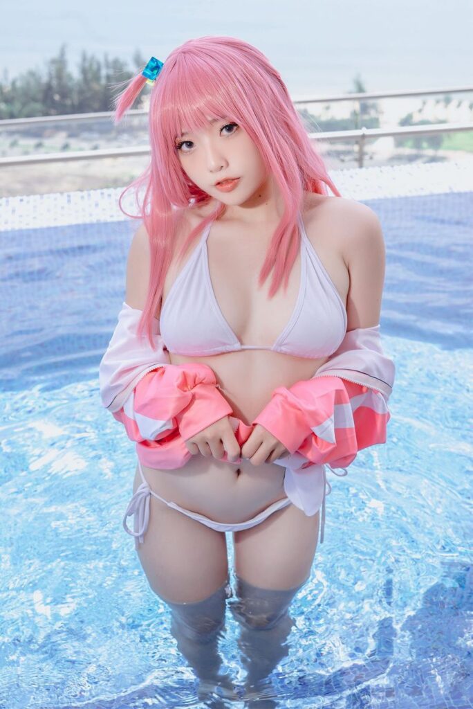 Bocchi Bocchi the Rock! Cosplay by Messie Huang