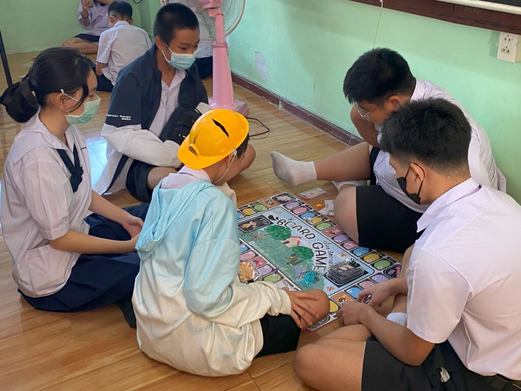 3 ครูไทยโชว์ของ! สร้างบอร์ดเกมใช้พัฒนานักเรียนในชั้นเรียน 13 3 CHM Teachers Board Game
