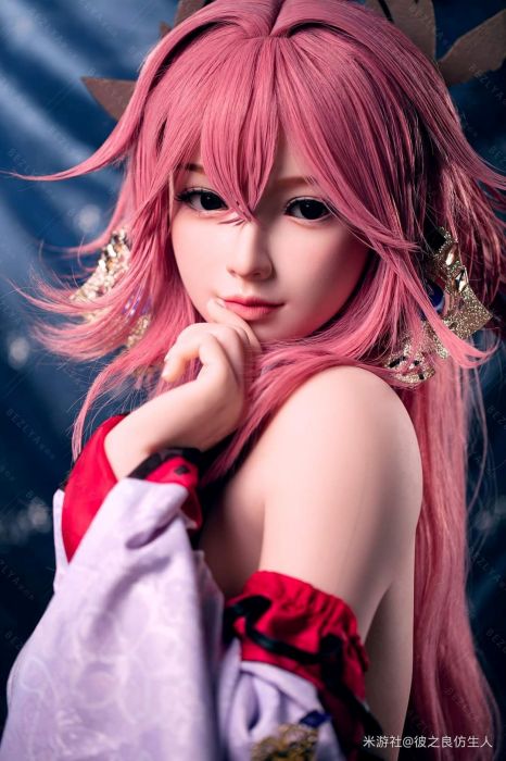 แฟนเกมถ่ายหุ่นจำลองโมเดล Yae Miko ขนาดเท่าตัวจริง 5 แฟนเกมถ่ายหุ่นจำลองโมเดล Yae Miko ขนาดเท่าตัวจริง