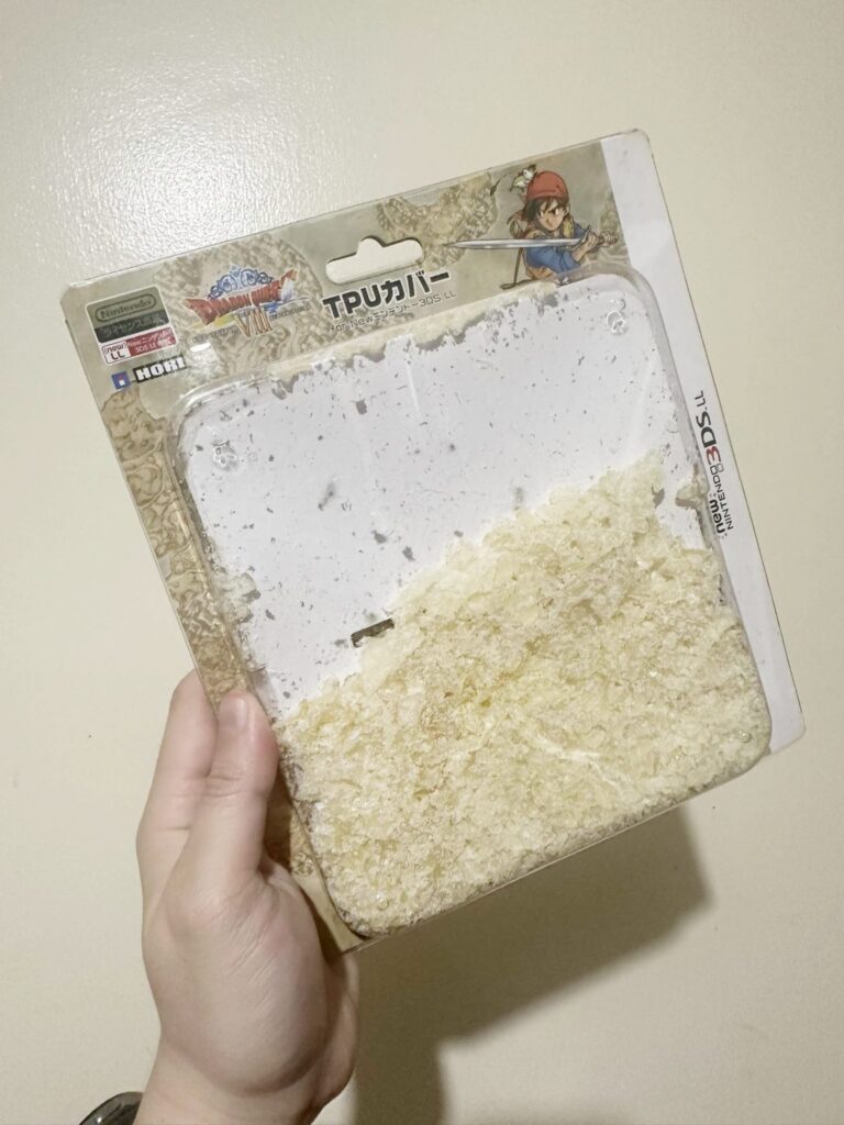 อย่างซวย! ผู้เล่นเก็บเคส 3DS อายุเกือบ 10 ปี ก่อนพบว่าย่อยสลายเป็นผง 2 อย่างซวย! ผู้เล่นเก็บเคส 3DS อายุเกือบ 10 ปี ก่อนพบว่าย่อยสลายเป็นผง