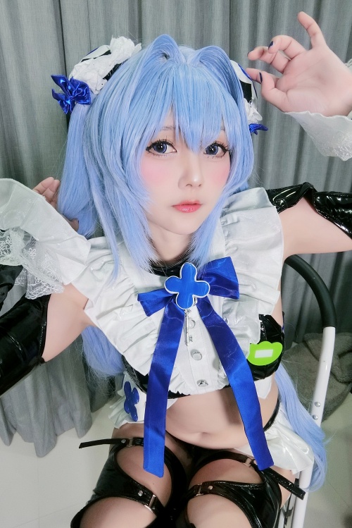 พลอย มิลานะ คอสเพลเยอร์มากประสบการณ์โชว์การแปลงโฉมเป็น Hansel จาก NIKKE 2 Hansel NIKKE Cosplay by MilanaPloy