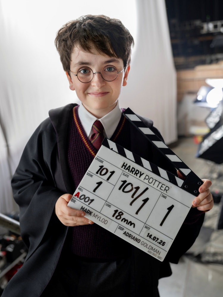 'Harry Potter' ซีรีส์ทางโทรทัศน์ HBO ออริจินัล Harry Potter เริ่มเปิดกล้องถ่ายทำแล้ว 2 'Harry Potter' ซีรีส์ทางโทรทัศน์ HBO ออริจินัล Harry Potter เริ่มเปิดกล้องถ่ายทำแล้ว