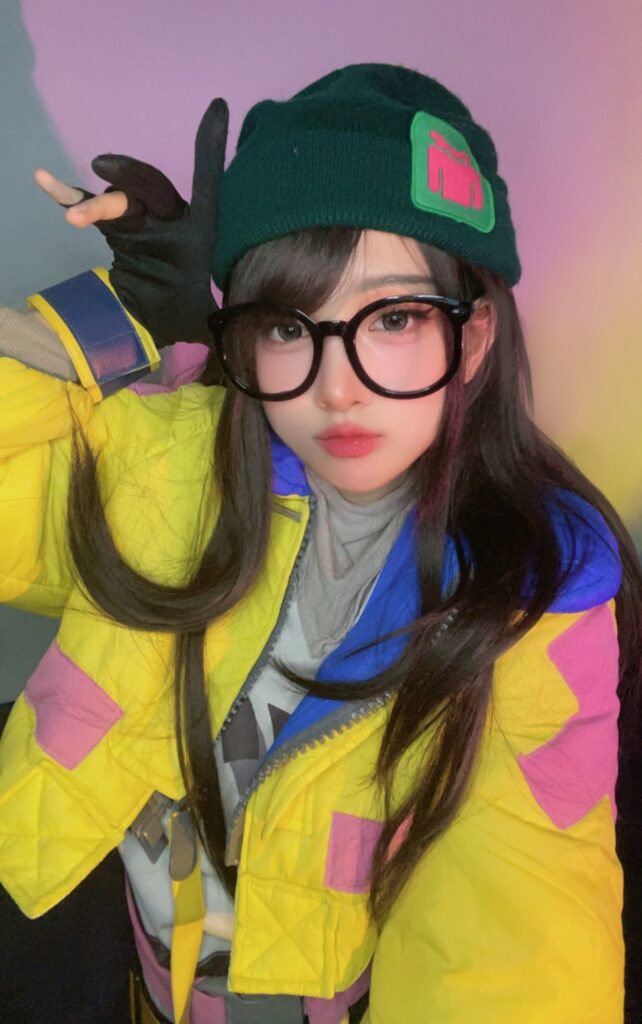 ชาตี้นัวร์ คอสเพลย์เป็น Killjoy จาก Valorant เผยความน่ารักและสดใสในชุดสุดสะดุดตา 5 Killjoy Valorant Cosplay by Chattynoir