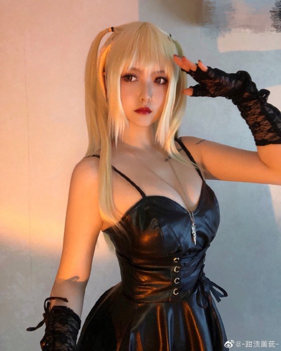 สาวหน้าคมแปลงโฉมเป็น Misa จาก Death Note 4 สาวหน้าคมแปลงโฉมเป็น Misa จาก Death Note