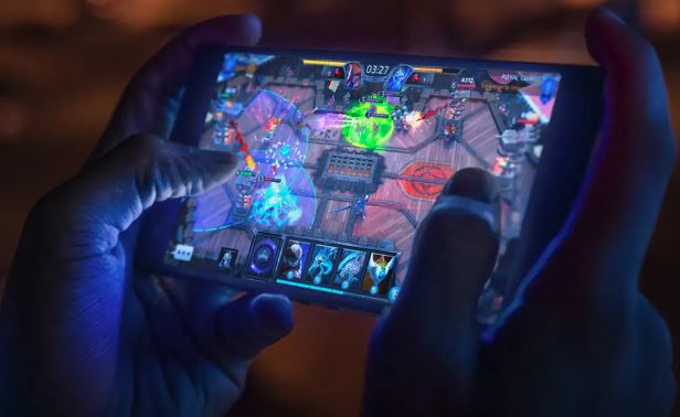AIS จัดให้เอาใจเกมเมอร์! นำ Razer Phone 2 เข้าไทยแล้ว