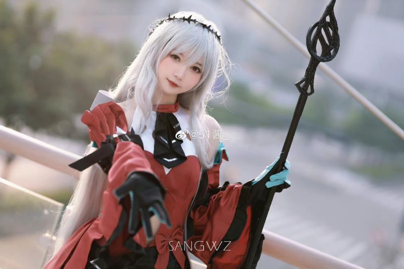 สาวจีนแปลงโฉมเป็น Skadi จาก Arknights