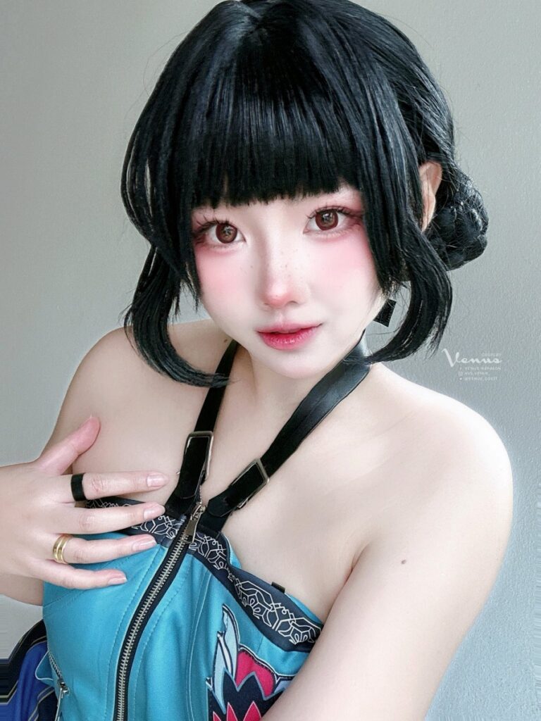 Zoey KPop Demon Hunters Cosplay by Venus