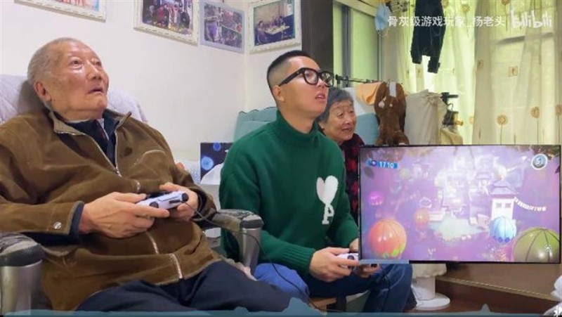 คุณปู่เกมเมอร์ได้รับ PS5 เป็นของขวัญจากประธาน Sony 3 คุณปู่เกมเมอร์ได้รับ PS5 เป็นของขวัญจากประธาน Sony
