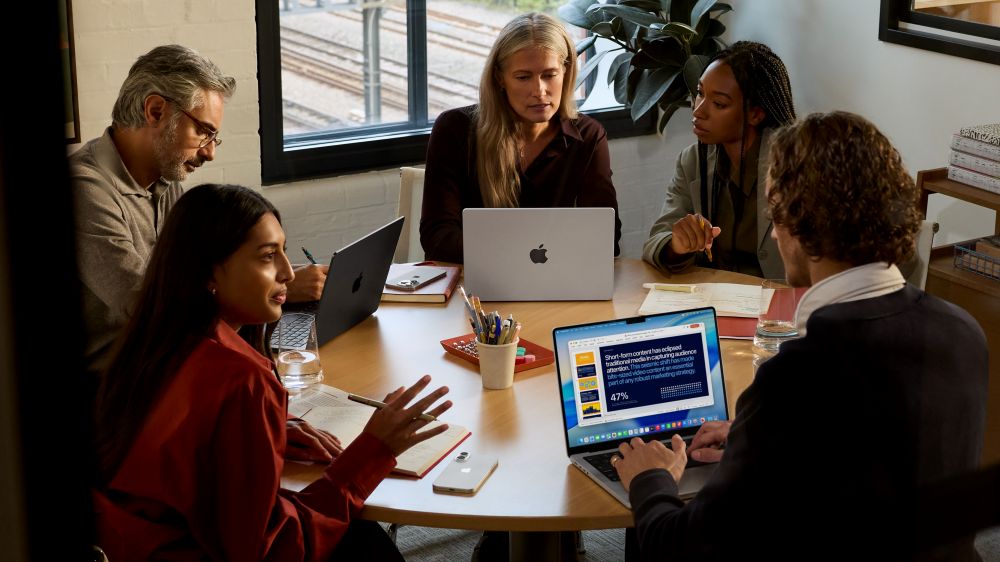 Apple เผยโฉม MacBook Pro รุ่น 14 นิ้วใหม่ ที่ขับเคลื่อนด้วยชิป M5 เพื่อก้าวใหม่ที่ยิ่งใหญ่ในด้าน AI สำหรับ Mac 6 Apple เผยโฉม MacBook Pro รุ่น 14 นิ้วใหม่ ที่ขับเคลื่อนด้วยชิป M5 เพื่อก้าวใหม่ที่ยิ่งใหญ่ในด้าน AI สำหรับ Mac